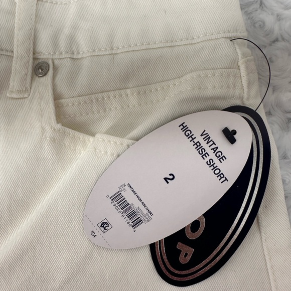 NWT Scoop White Frayed Edge Denim Shorts - Picture 3 of 4